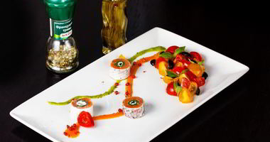 Рецепт Ролла из копченого лосося с томатами