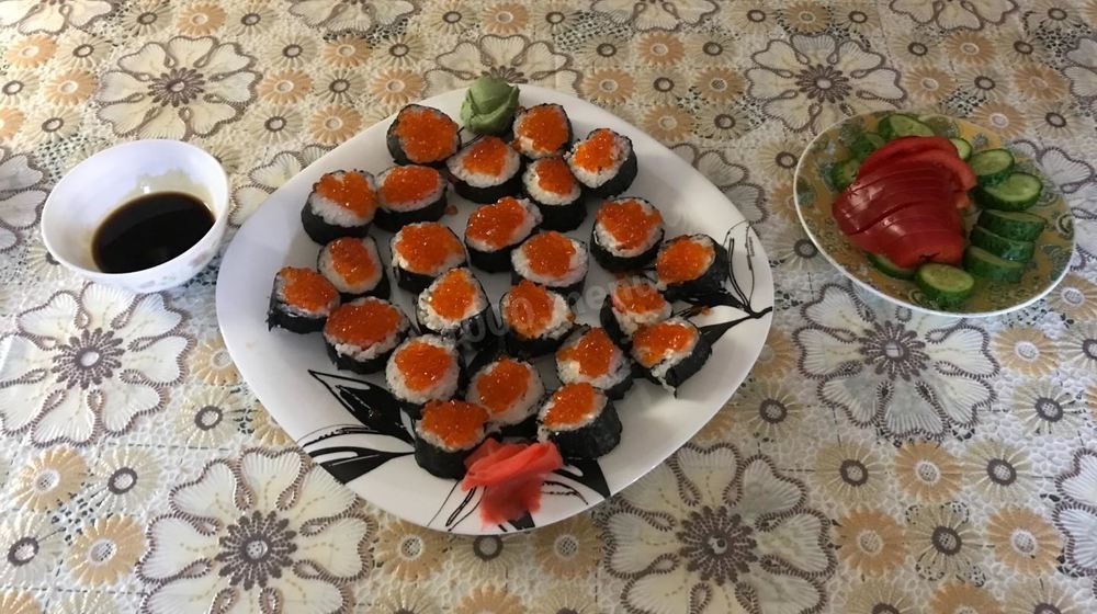 Как приготовить роллы с красной икрой