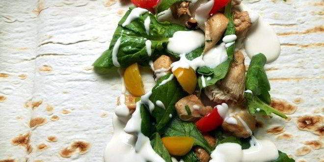 Рецепт роллов с куриным филе, помидорами и шпинатом