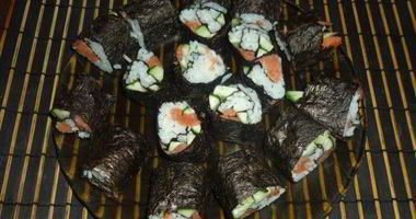 Рецепт Роллов с семгой и огурцом