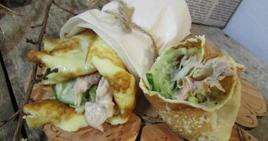 Рецепт Роллов с яичных блинчиков с курицей и салатом