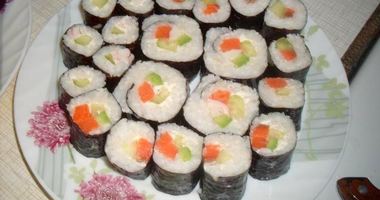 Рецепт Суш роллы ассорти с авакадо крабовыми палочками и семгой