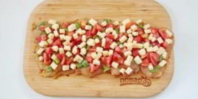 Рецепт куриного рулета с сыром и томатами