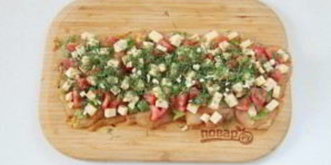 Рецепт куриного рулета с сыром и томатами