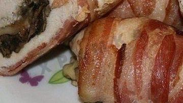 Рецепт Куриных рулетиков с грибами, беконом и твердым сыром