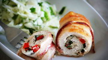Рецепт Куриных рулетиков в беконе