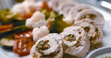 Рецепт Куриных рулетов с паровыми овощами