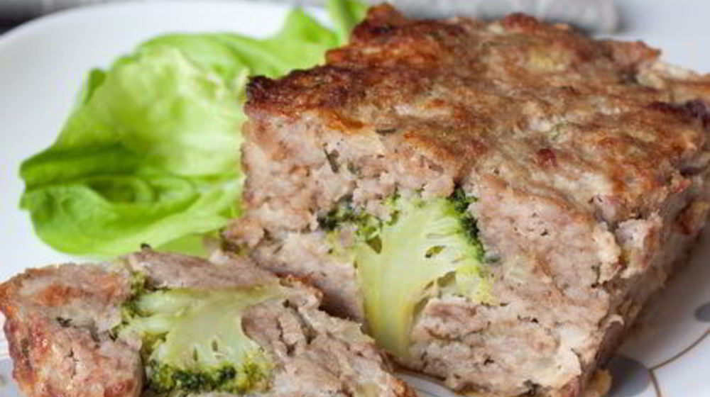 Как приготовить мясной рулет с брокколи и цветной капустой