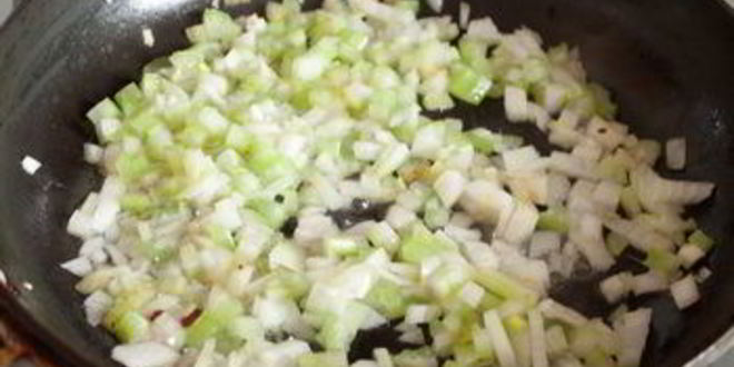 Рецепт мясного рулета с брокколи и цветной капустой