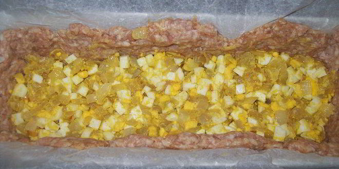 Рецепт мясного рулета с яйцом и луком из моего детства
