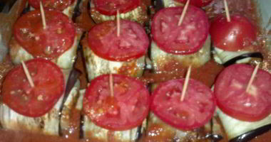 Рецепт Печеных рулетиков из баклажанов с мясом и орехами
