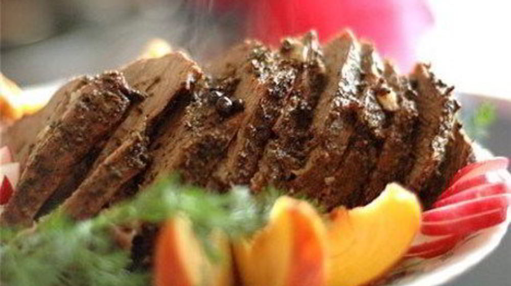 Как приготовить рулет из оленины с черносливом и грецкими орехами