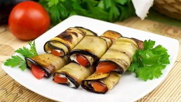 Рецепт Рулетиков из баклажанов с помидорами