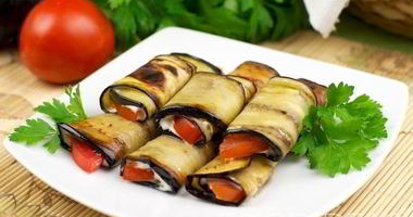 Рецепт Рулетиков из баклажанов с помидорами