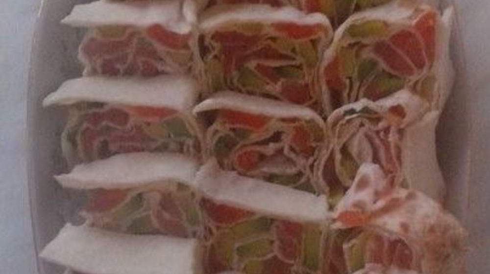 Как приготовить рулетики с красной рыбой и авокадо