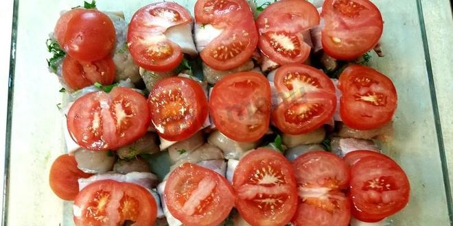 Рецепт рулетов из куриного филе с зеленью и черносливом