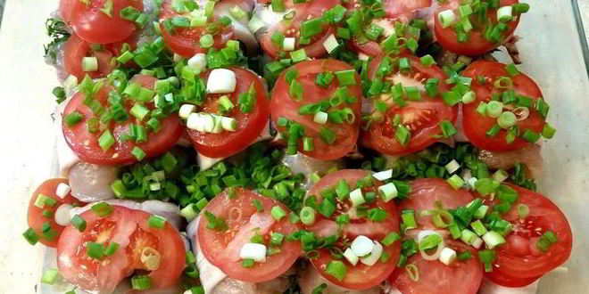 Рецепт рулетов из куриного филе с зеленью и черносливом