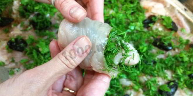 Рецепт рулетов из куриного филе с зеленью и черносливом