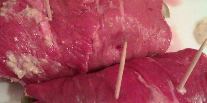 Рецепт сочных швабских рулетиков с корнишонами