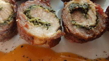 Рецепт Свиных рулетиков со шпинатом под абрикосовым соусом