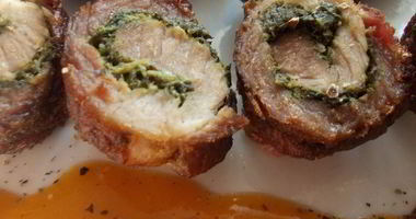 Рецепт Свиных рулетиков со шпинатом под абрикосовым соусом