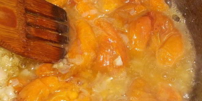 Рецепт свиных рулетиков со шпинатом под абрикосовым соусом