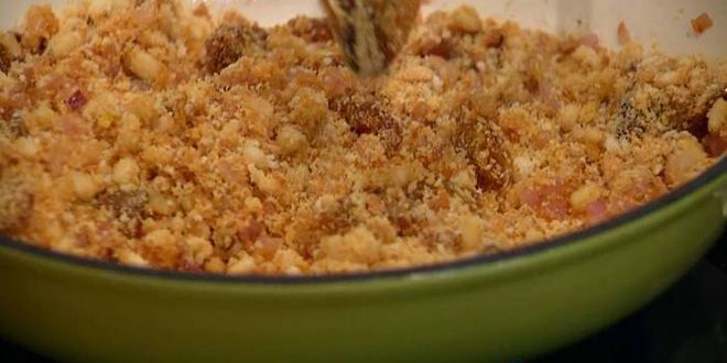 Рецепт телячьих рулетиков на шпажках с изюмом и орехами