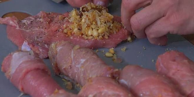 Рецепт телячьих рулетиков на шпажках с изюмом и орехами