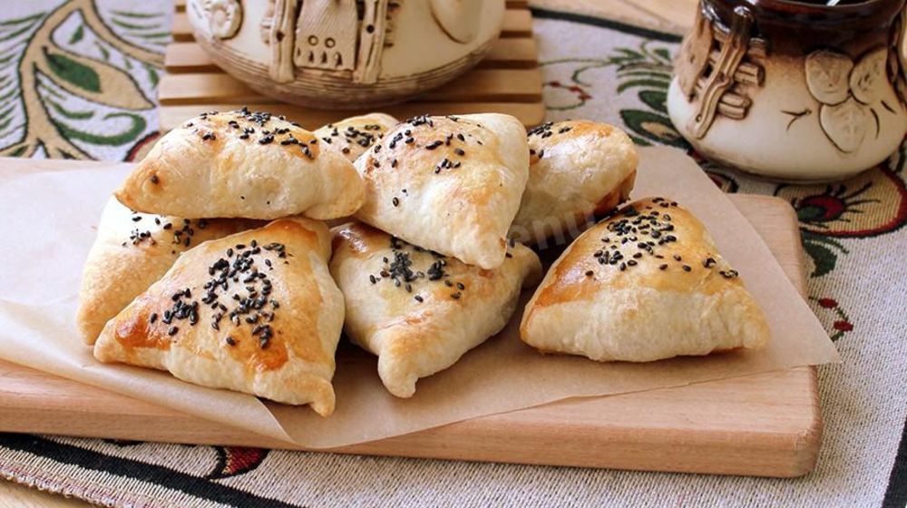 Как приготовить самсу из слоеного теста с мясным фаршем