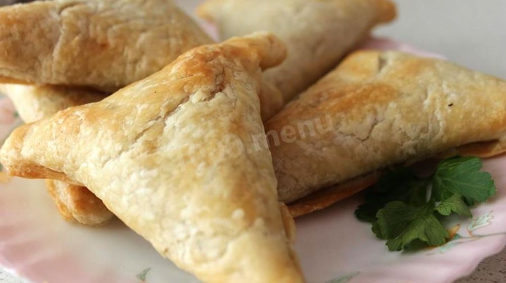 Как приготовить самсу с сыром из слоеного теста