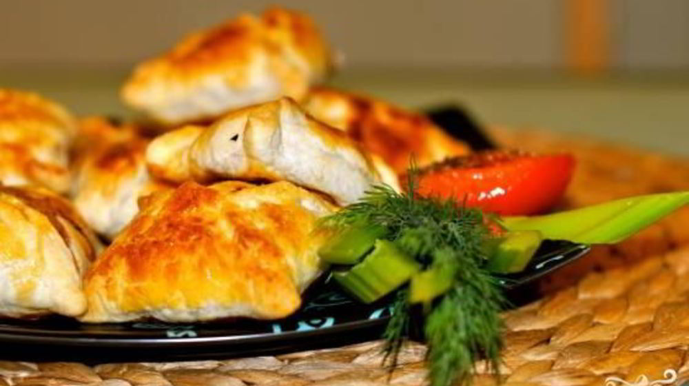 Как приготовить слоеную самсу с курицей