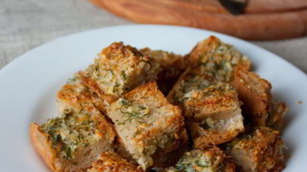 Как приготовить чесночные сухарики из чабатты