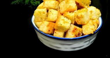 Рецепт Луковых сухариков к салатам и супам