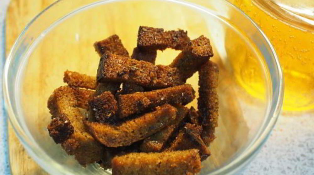 Как приготовить пикантные сухарики к пиву