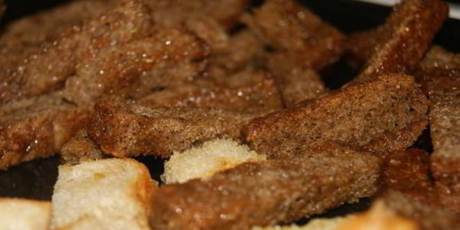 Рецепт сухариков белых и черные