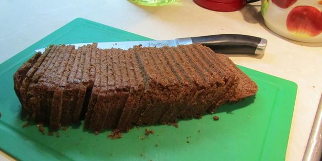 Рецепт сухариков из черного хлеба с чесноком