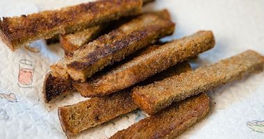 Рецепт Сухариков из черного хлеба в духовке