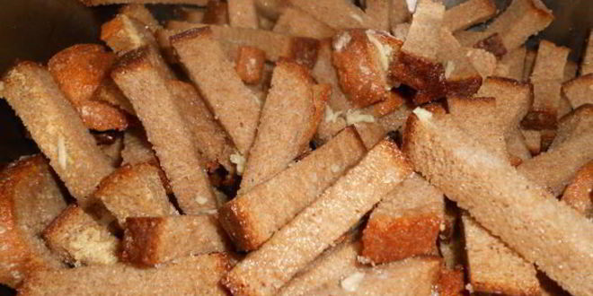 Рецепт сухариков ржаных с чесноком