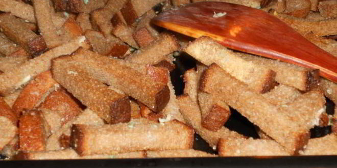 Рецепт сухариков ржаных с чесноком