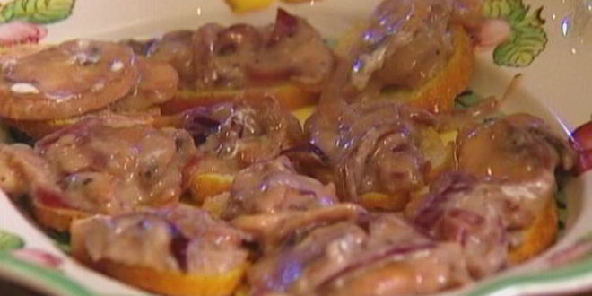 Рецепт сухариков с грибной начинкой, сыром и зеленью