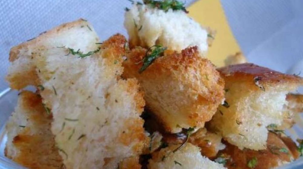 Как приготовить сухарики с зеленью