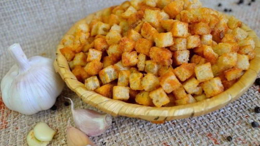 Как приготовить сухарики в духовке из хлеба