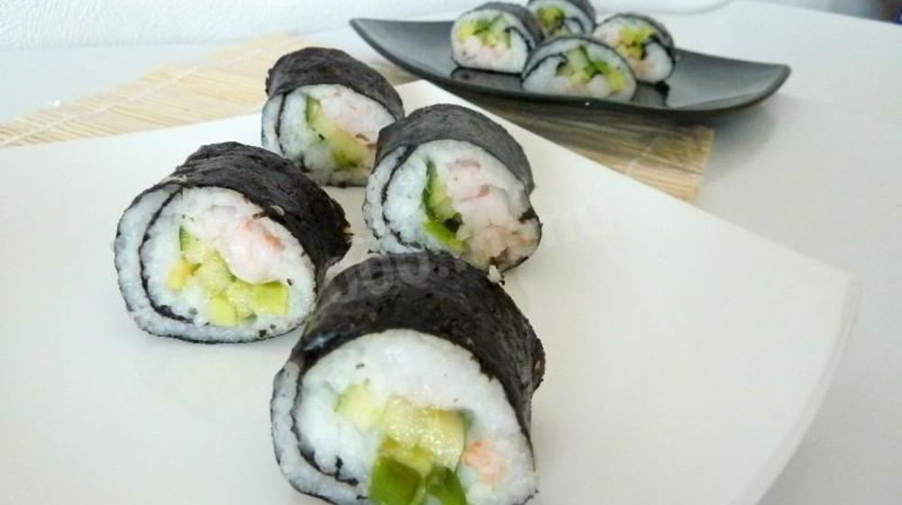 Как приготовить домашние суши с креветками