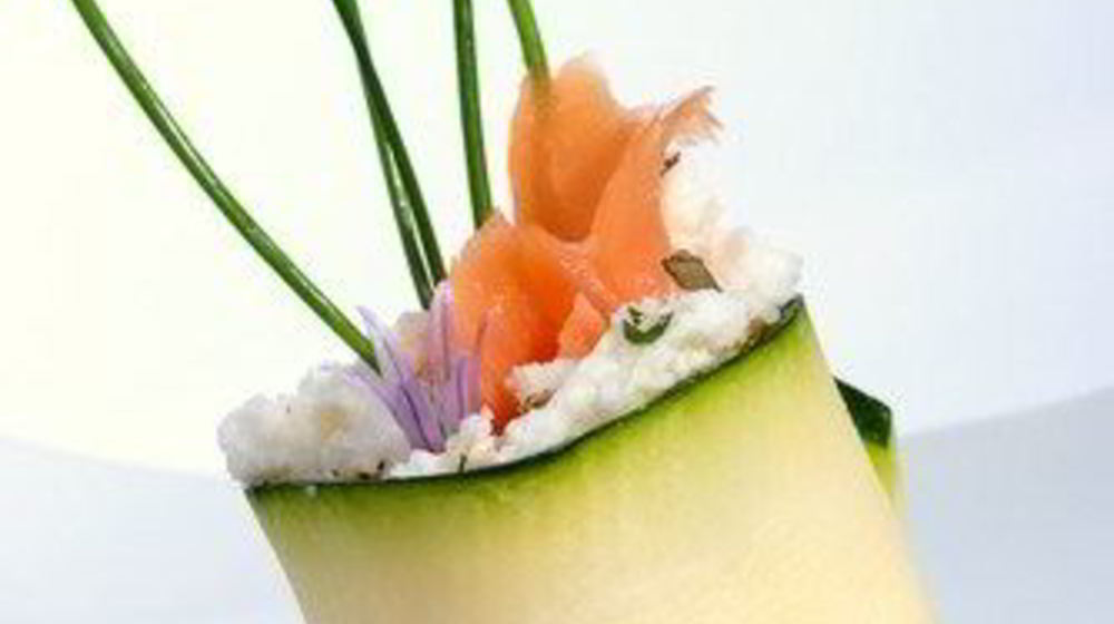 Как приготовить суши из цукини с лососем и укропным соусом
