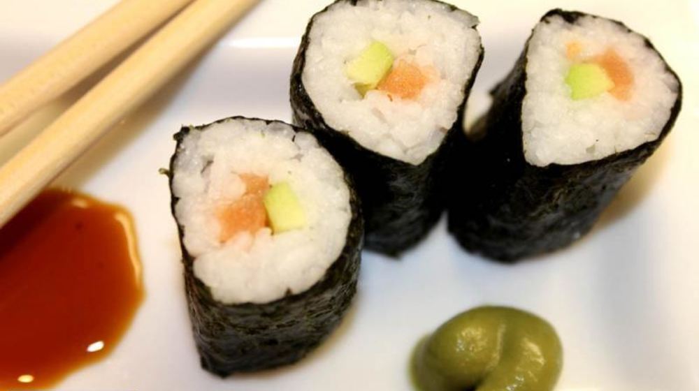 Как приготовить суши с авокадо и лососем