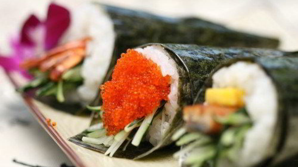 Как приготовить суши с крабами и икрой