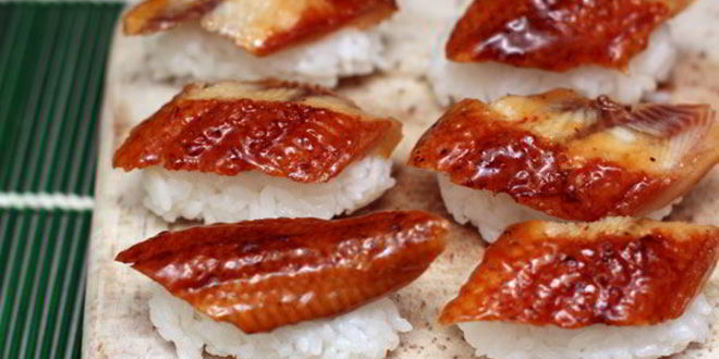 Рецепт суш с креветкой, угрем и омлетом