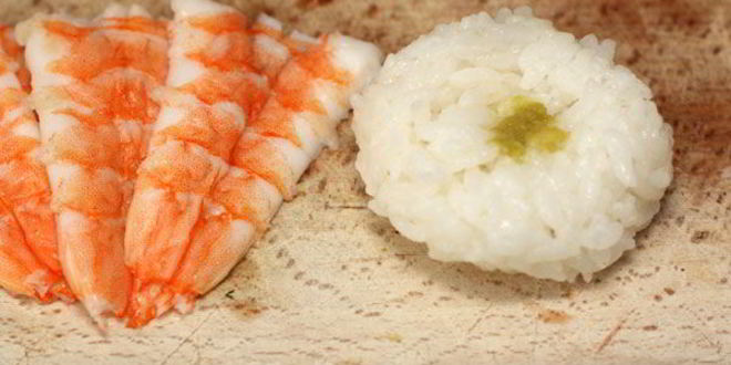 Рецепт суш с креветкой, угрем и омлетом