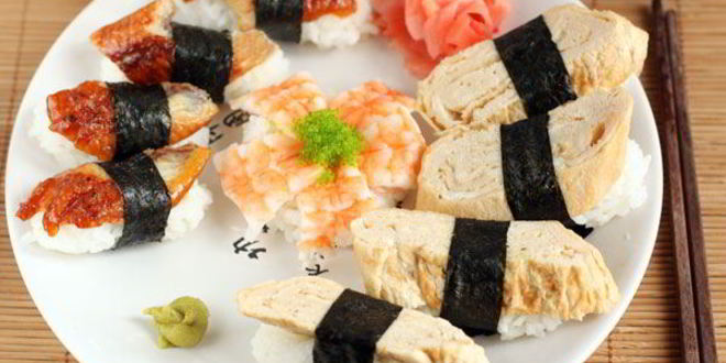 Рецепт суш с креветкой, угрем и омлетом