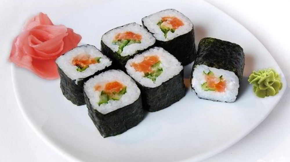 Как приготовить суши с семгой и огурцом